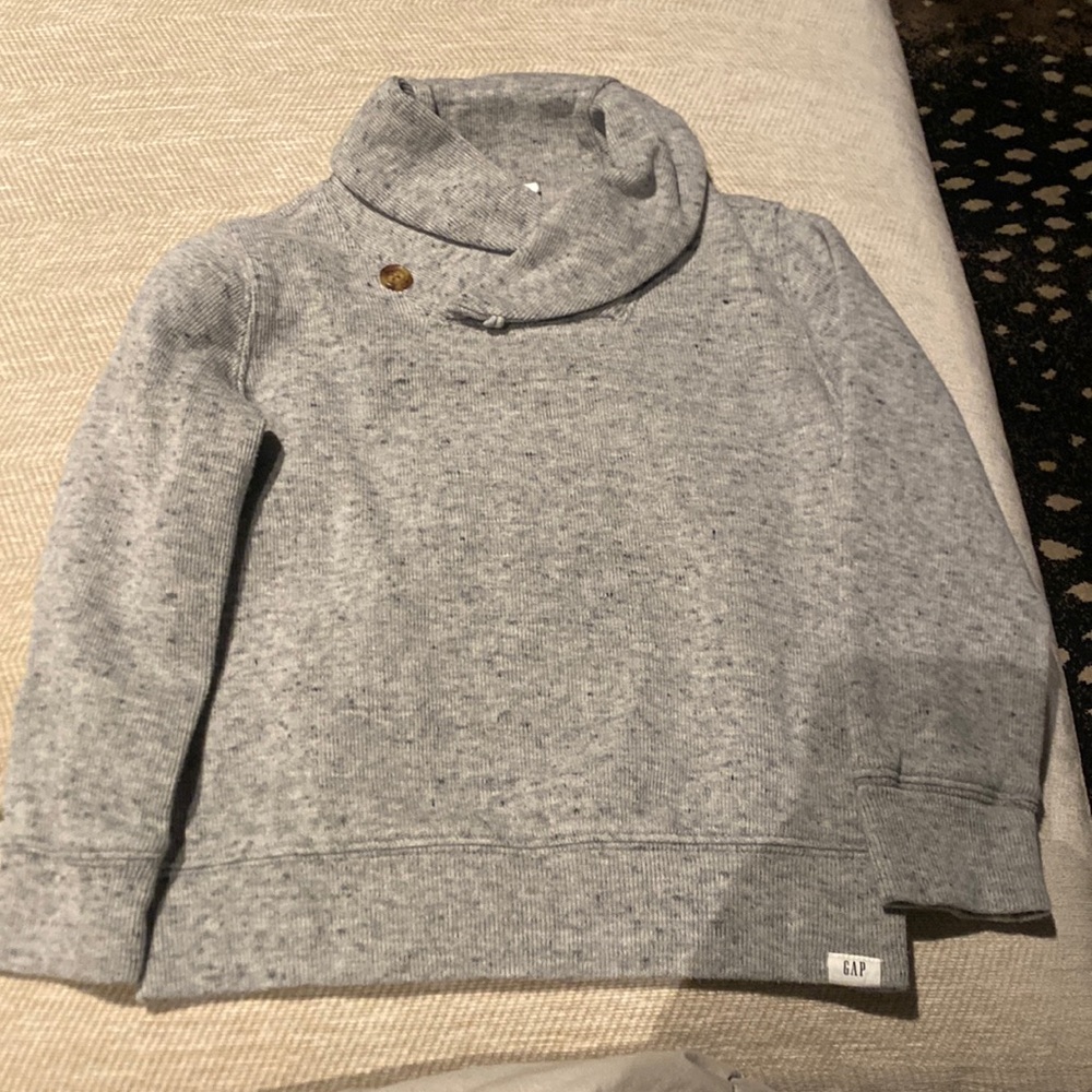 Gap sweater